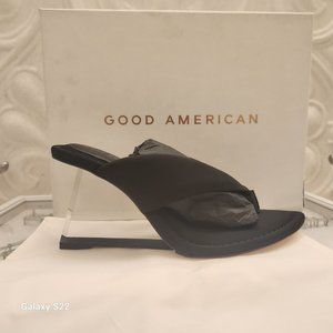 Good American Wedge Sandal. NIB. Size 8.